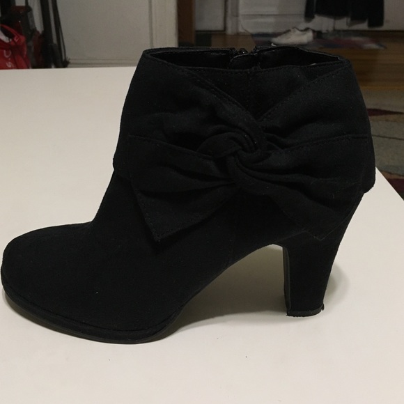 black ankle booties