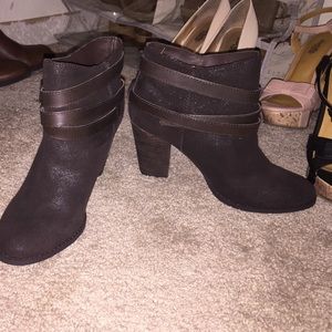 BROWN BOOTIES