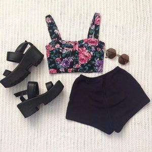 🔺50% price drop🔺Floral tank crop top