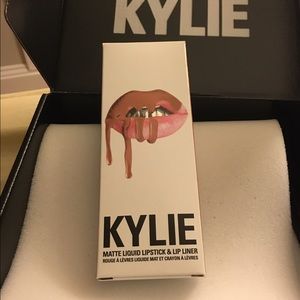 Kylie Lipkit Exposed