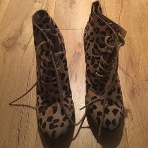 Kimchi Boots from Urban Outfitters size 8 boogie