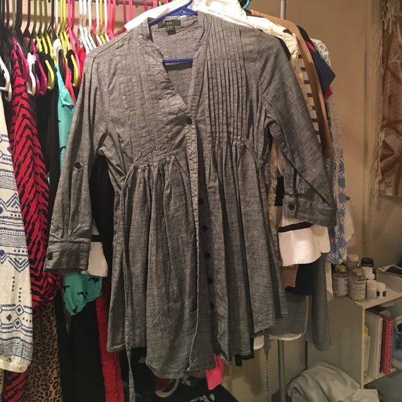 Gray long-sleeved blouse
