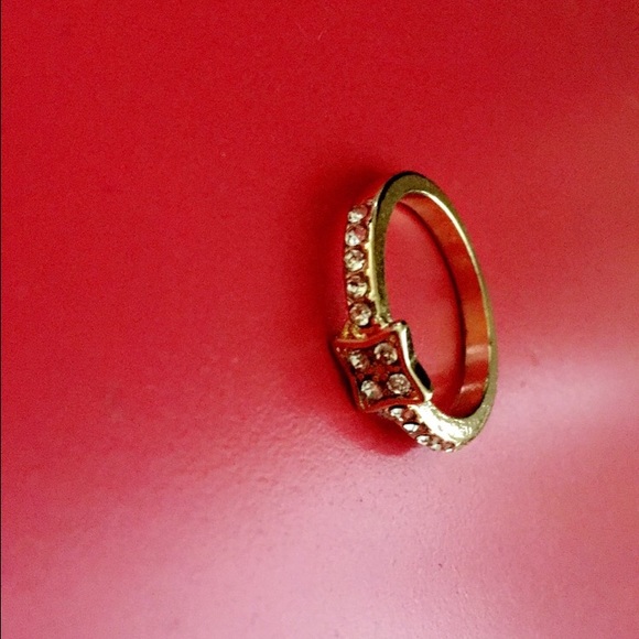 Ring with Square Design - Picture 2 of 3