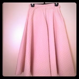 Textured pink midi skirt! Very Carrie Bradshaw!