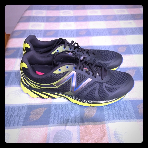 (SOLD) Men's New Balance Sneakers