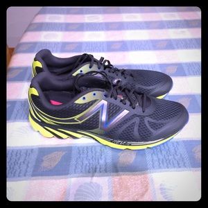 (SOLD) Men's New Balance Sneakers