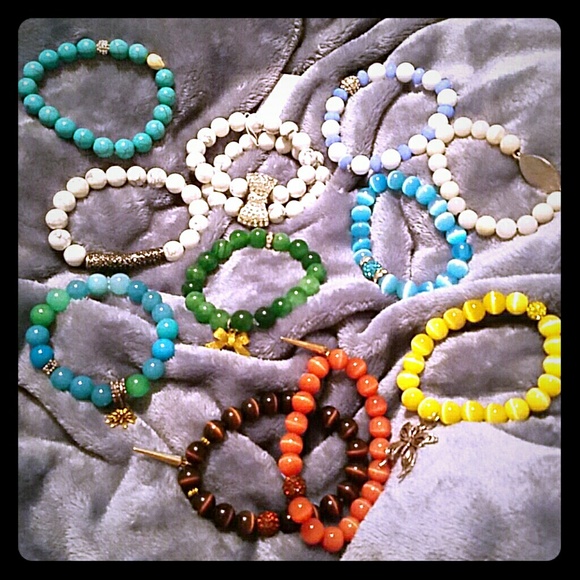 Lot of 11 beaded bracelets - Picture 1 of 1