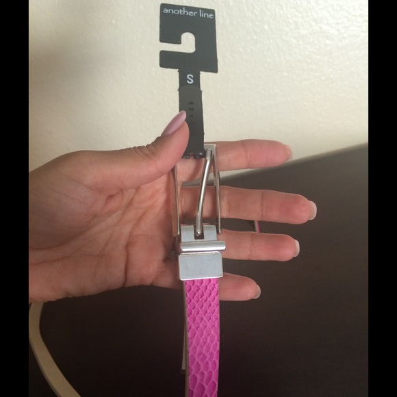 ❌❌SOLD❌❌ Belt - bright pink snake design - Picture 2 of 2