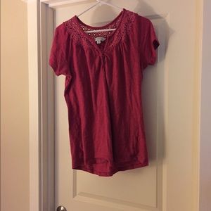 XL Magenta short sleeved crochet accent top