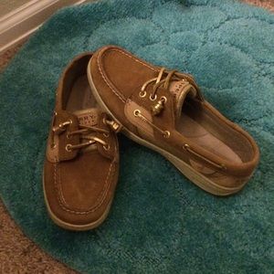 Sperry's size 8M.