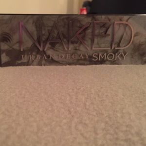 💥On Hold💥 Urban Decay Naked Smoky Palette