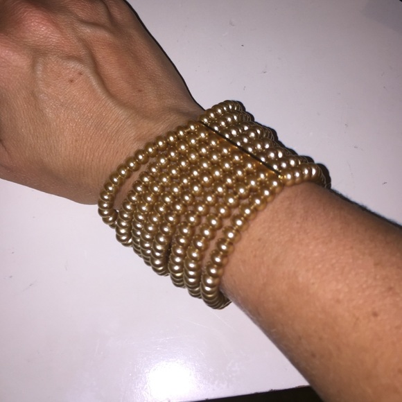 Gold pearl gathered bracelet