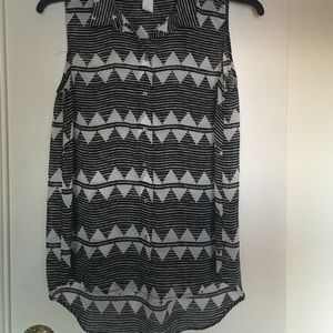Tribal Collard Black and white tank