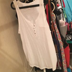 Long +baggy white tee!