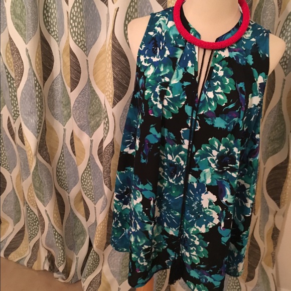 Short dress, cover up