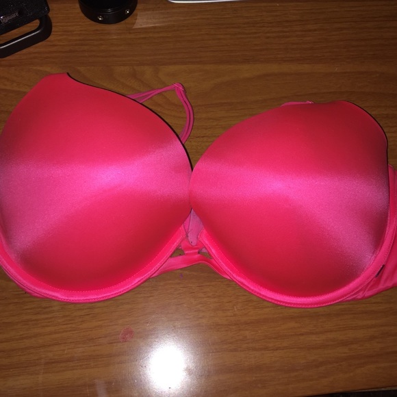 Very sexy push up VICTORIAS SECRET pre-loved bra!