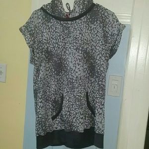 Forever 21 Short Sleeve Hooded Sweater
