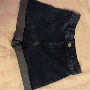 Dark wash stretchy jean shorts - H&M