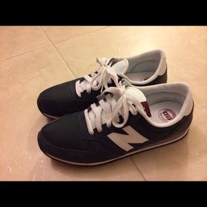 New Balance NB 420 unisex size 7(women size 8)