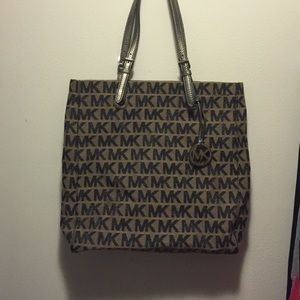 Micheal kors bag!