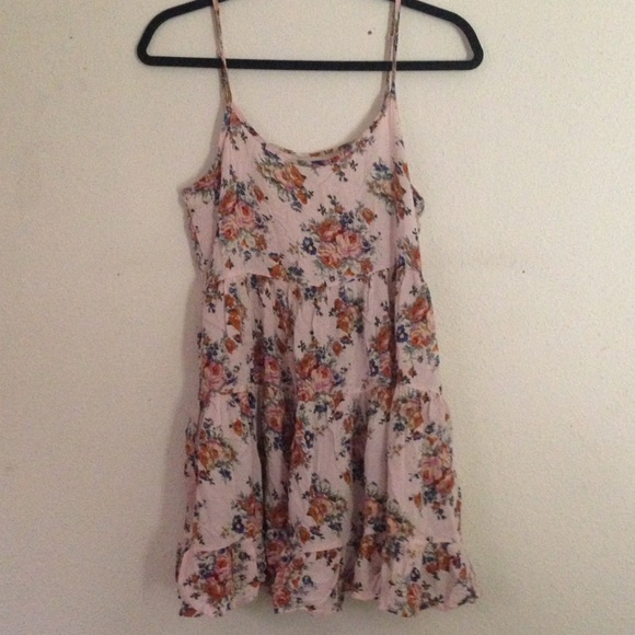 Super cute forever 21 floral, cutout back dress