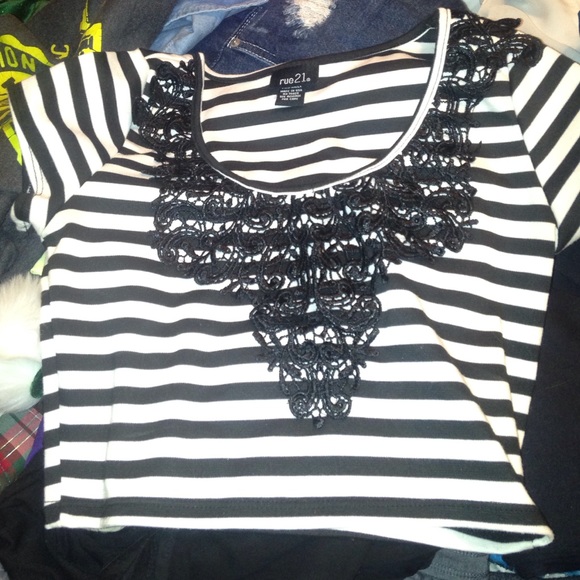 Rue 21 crop top