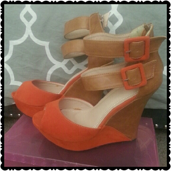 SOLD***Flash Sale Trendy Wedge