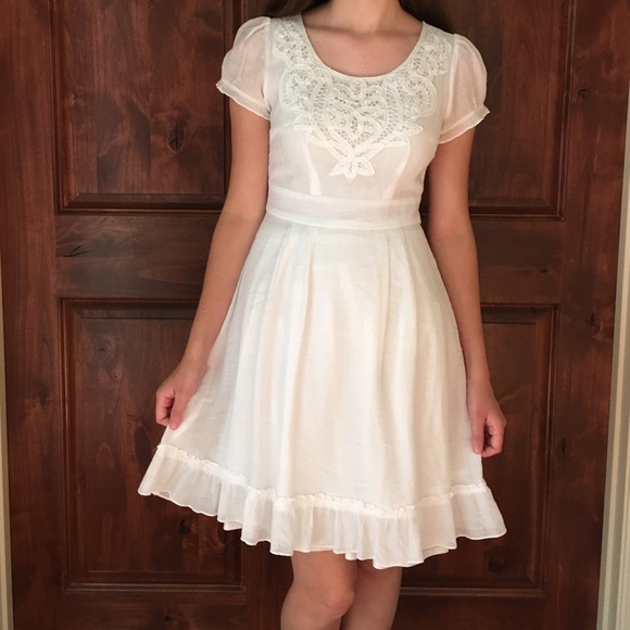 Flirty white dress! - Picture 1 of 4