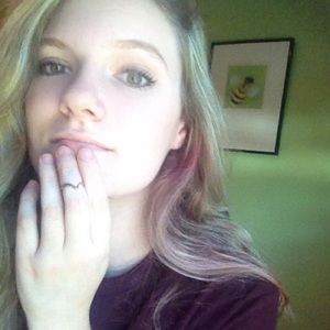 Meet your Posher, Chloe