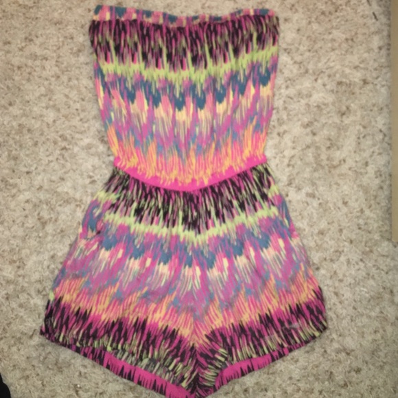 Angie Colorful Strapless Romper! 💚❤️💙