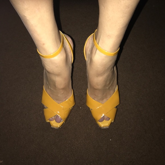 Authentic Giambattista Valli Platform Sandal - Picture 5 of 7