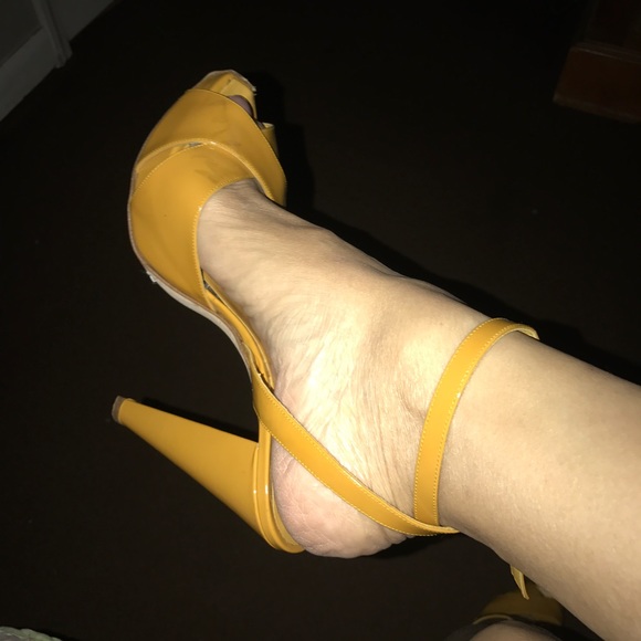 Authentic Giambattista Valli Platform Sandal - Picture 7 of 7