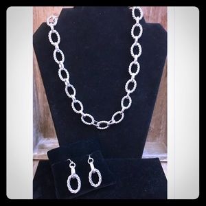Linked in necklace & earrings