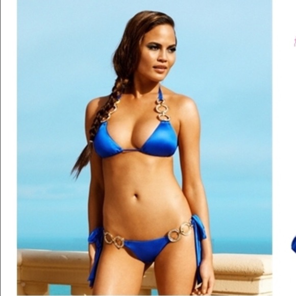 Beach bunny swimwear kiss a girl bikini