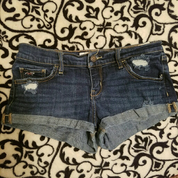 Size 5/27 Hollister shorts!