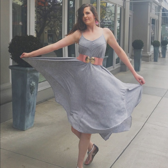 🚫SOLD OUT🚫 🌺HP🌺 Gray Daydream Dress - Picture 3 of 4