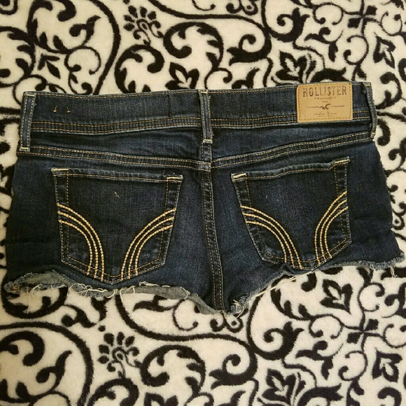 Size 5/27 Hollister shorty shorts!