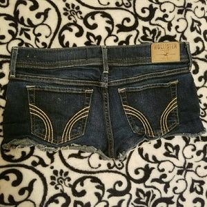 Size 5/27 Hollister shorty shorts!