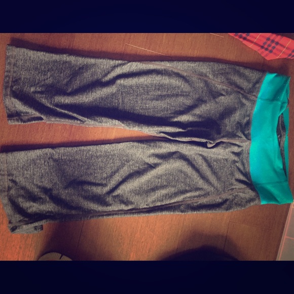 Lulu lemon charcoal grey capris