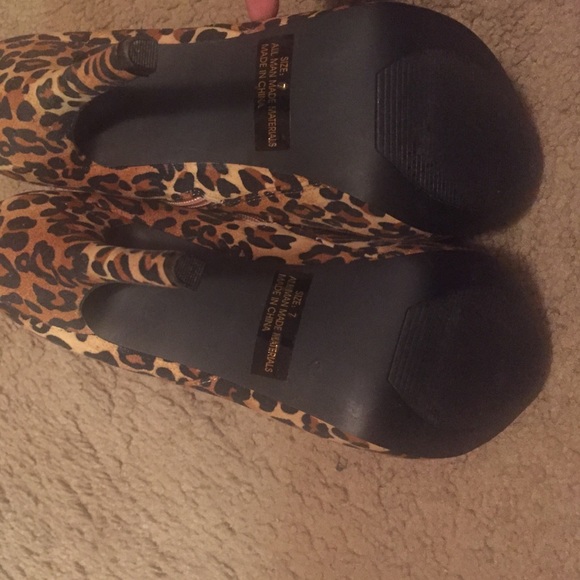 Absolutely gorgeous cheetah print booties. - Picture 2 of 3