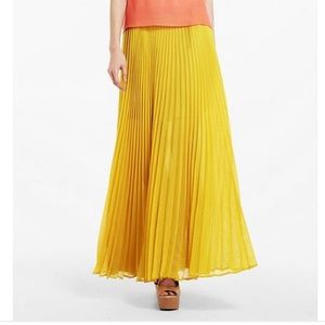 BCBG Maxazria sunburst pleated skirt. Size 4