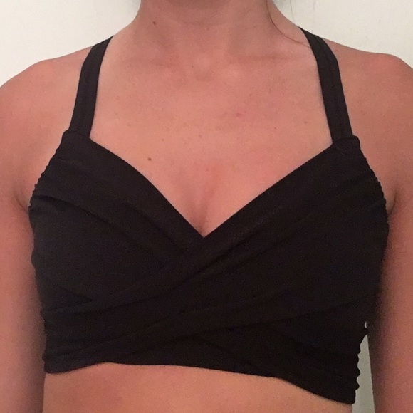 LULU LEMON Black cris cross sports bra.