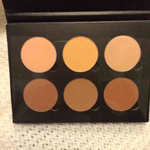 Light to medium powder contour pallet