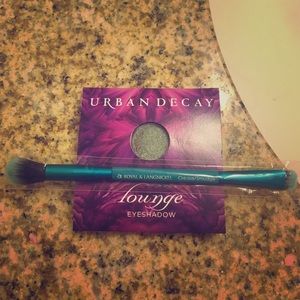 NWT Urban decay eyeshadow and brush!