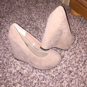 Nude wedges