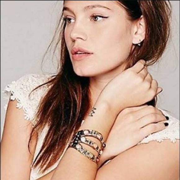 🌸 BOGO 50% off - Free people stone mid arm