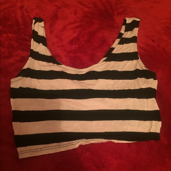 Multiple crop tops - Picture 2 of 3