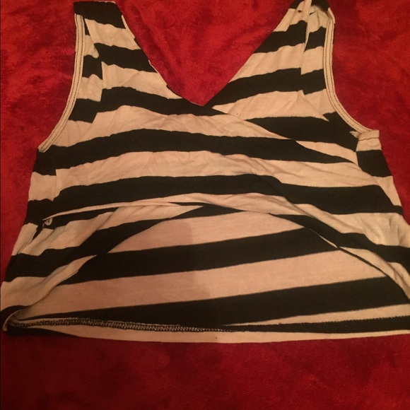Multiple crop tops - Picture 3 of 3