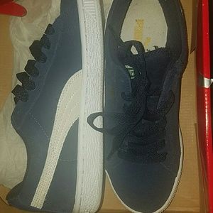 Suede puma navy blue sneakers