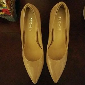 Nine west nude pointy pumps